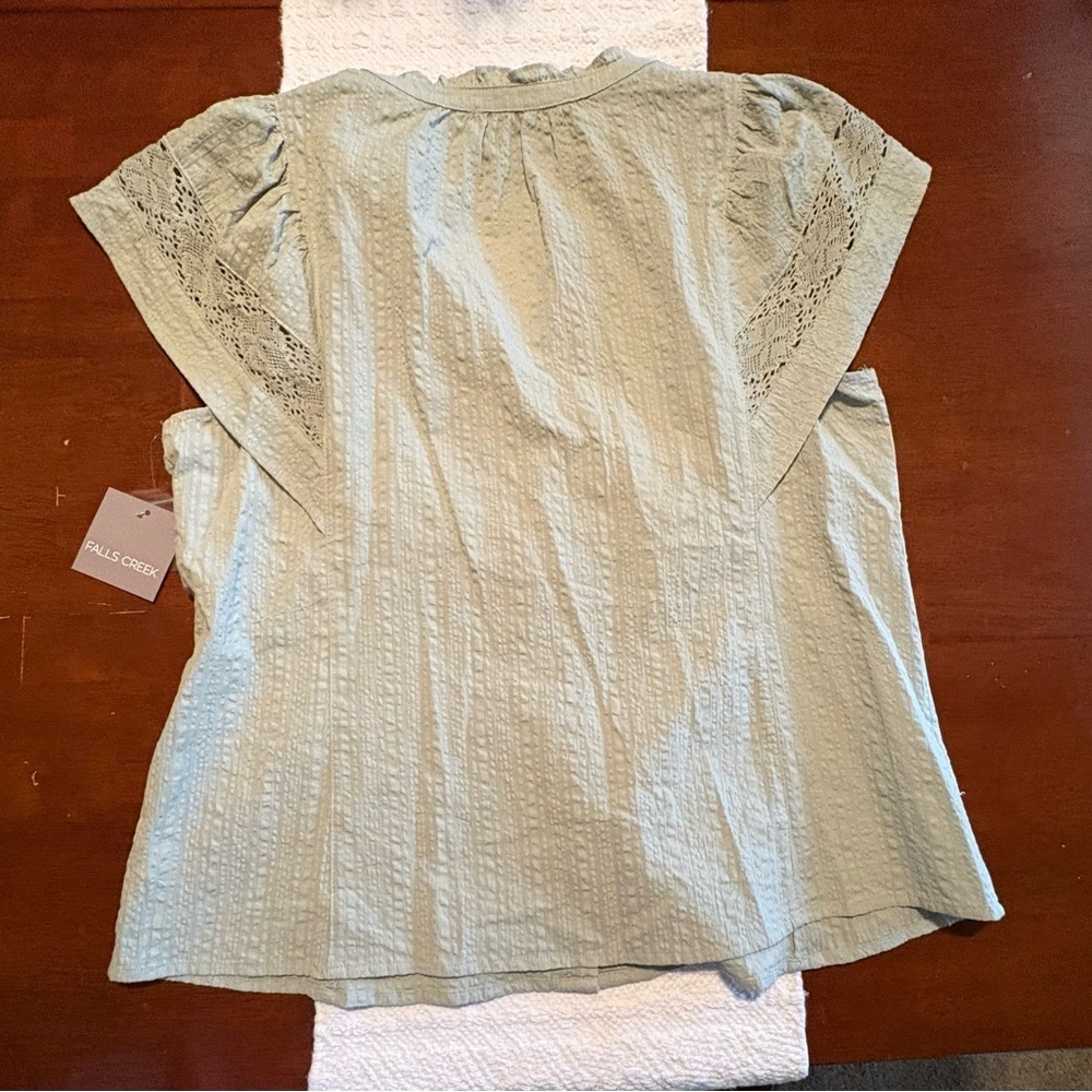 👚 2 Piece Falls Creek Sage Flutter Ruffle Sleeve Top with White Tank size Large - Picture 5 of 9